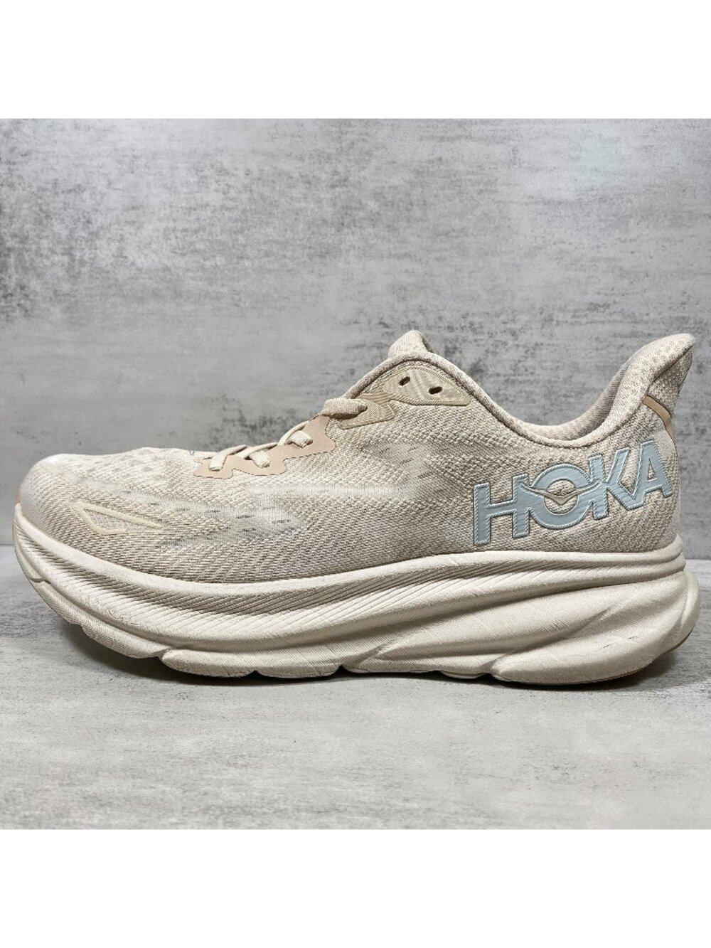 Hoka One One Clifton 9 Running Shoes - Men's Size 11 - Cream